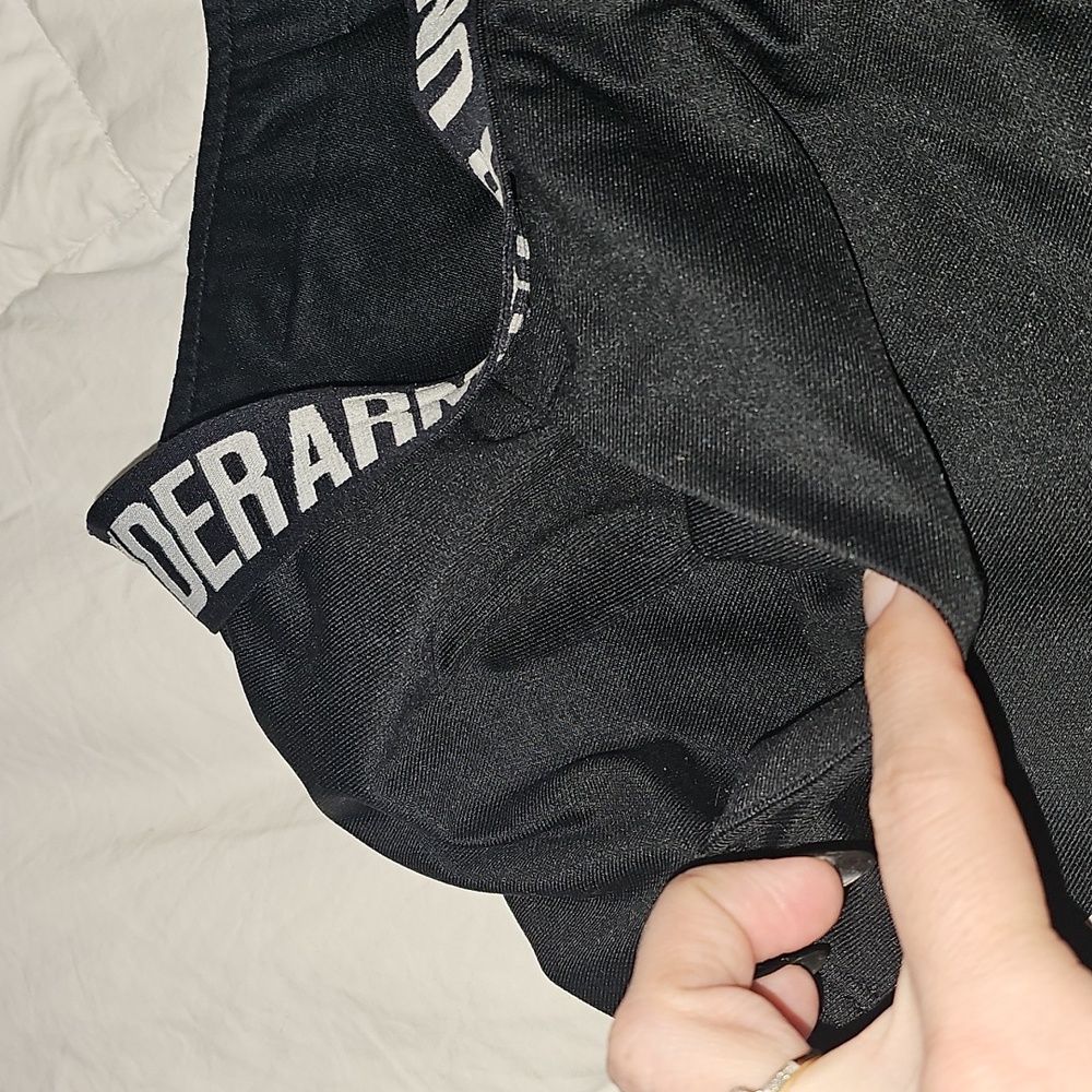Under Armour Womens Wz Small Black Shorts With Pockets!! - Picture 3 of 6